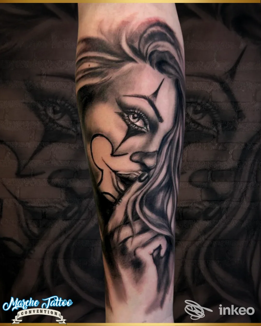 Tattoo realistico su avambraccio raffigurante volto femminile, realizzato sulla pelle; foto di un braccio con sfumature e dettaglio, studio MesTattooArt di Pineto.