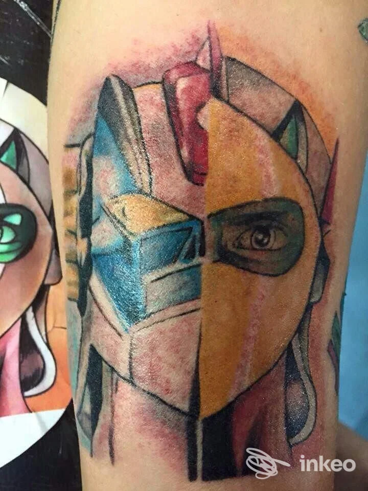 Tatuaggio geometrico sul braccio, stile cubista realizzato presso The Little Hand Tattoo a Chieti.