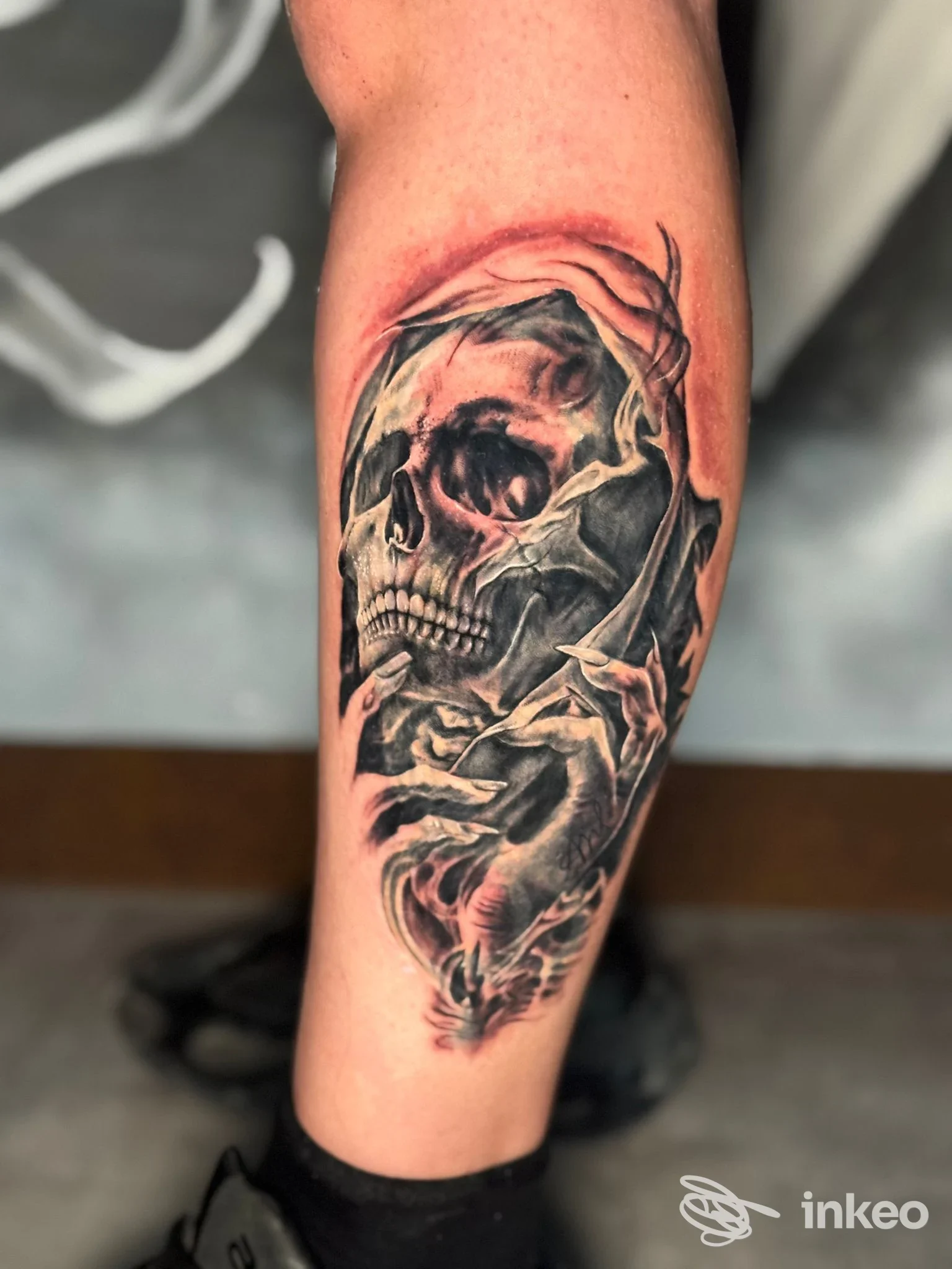Tatuaggio realistico di teschio su avambraccio realizzato da Custom Family Tattoo a Montesilvano.