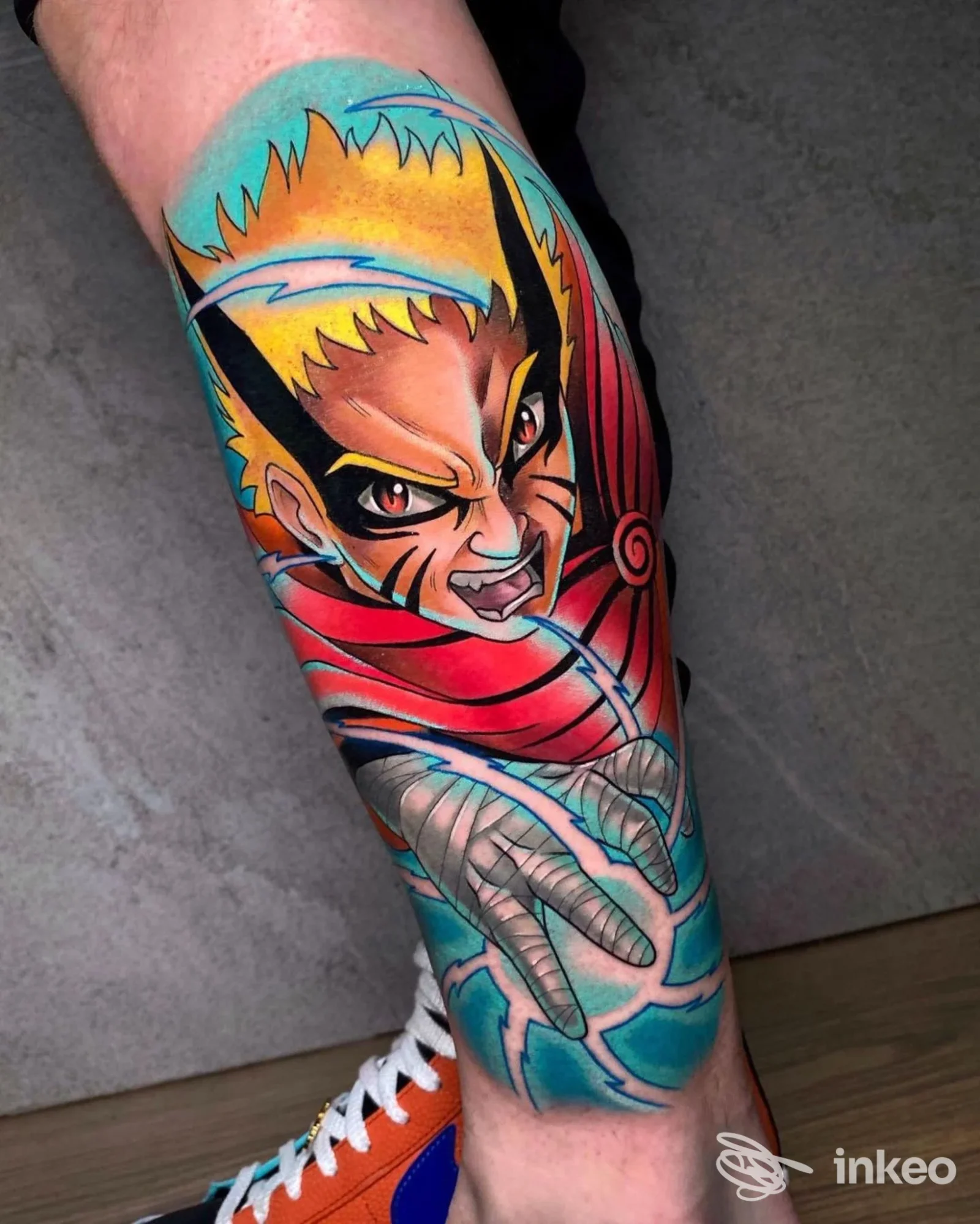 Tattoo a colori su gamba raffigurante personaggio in stile cartoon/animazione, realizzato sulla pelle del soggetto; studio Family Addiction Tattoo Shop, Giugliano in Campania.