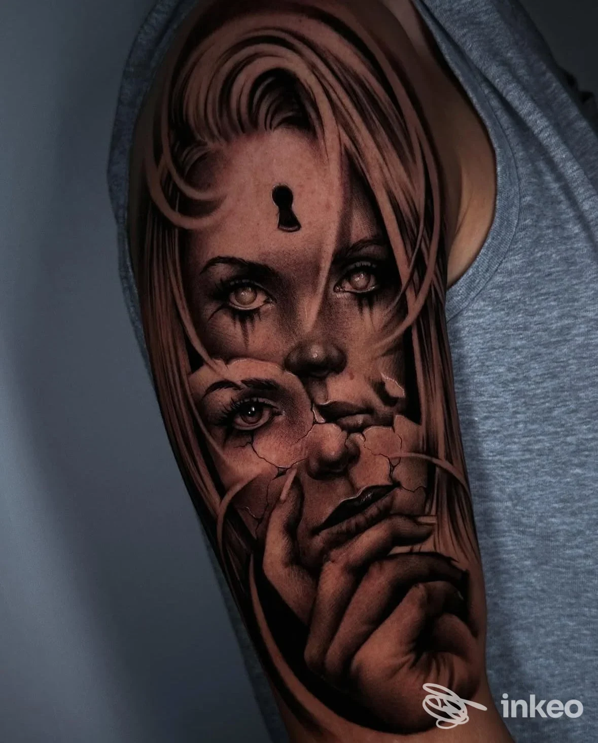 Tattoo realistico su braccio raffigurante un volto femminile, realizzato presso Maison Veleno Tattoo & Piercing a Teggiano, senza overlay social né elementi di immagine su schermo.