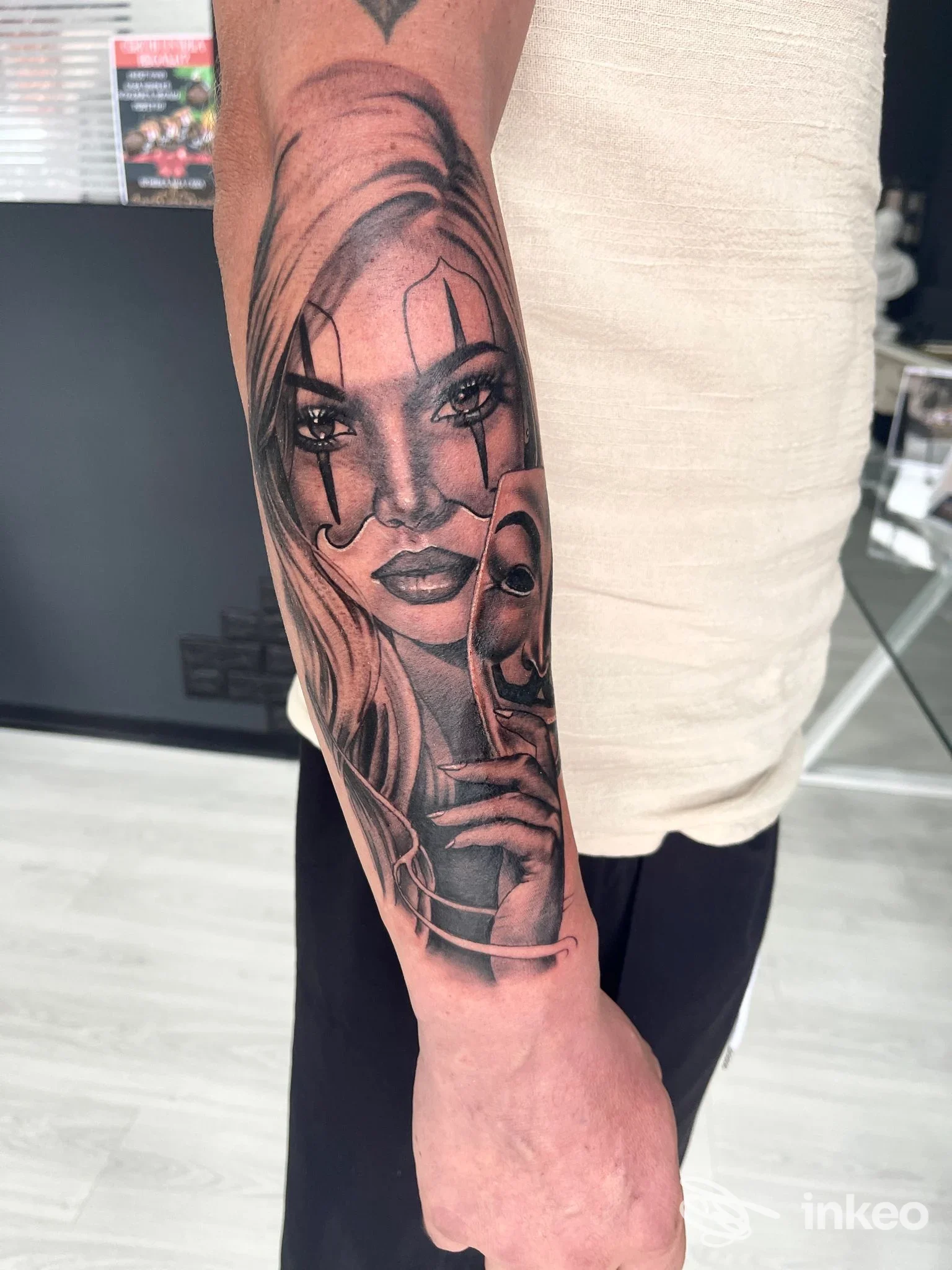 Tattoo realistico su avambraccio raffigurante una donna, realizzato presso Got Ink Tattoo Studio a Vairano Scalo.