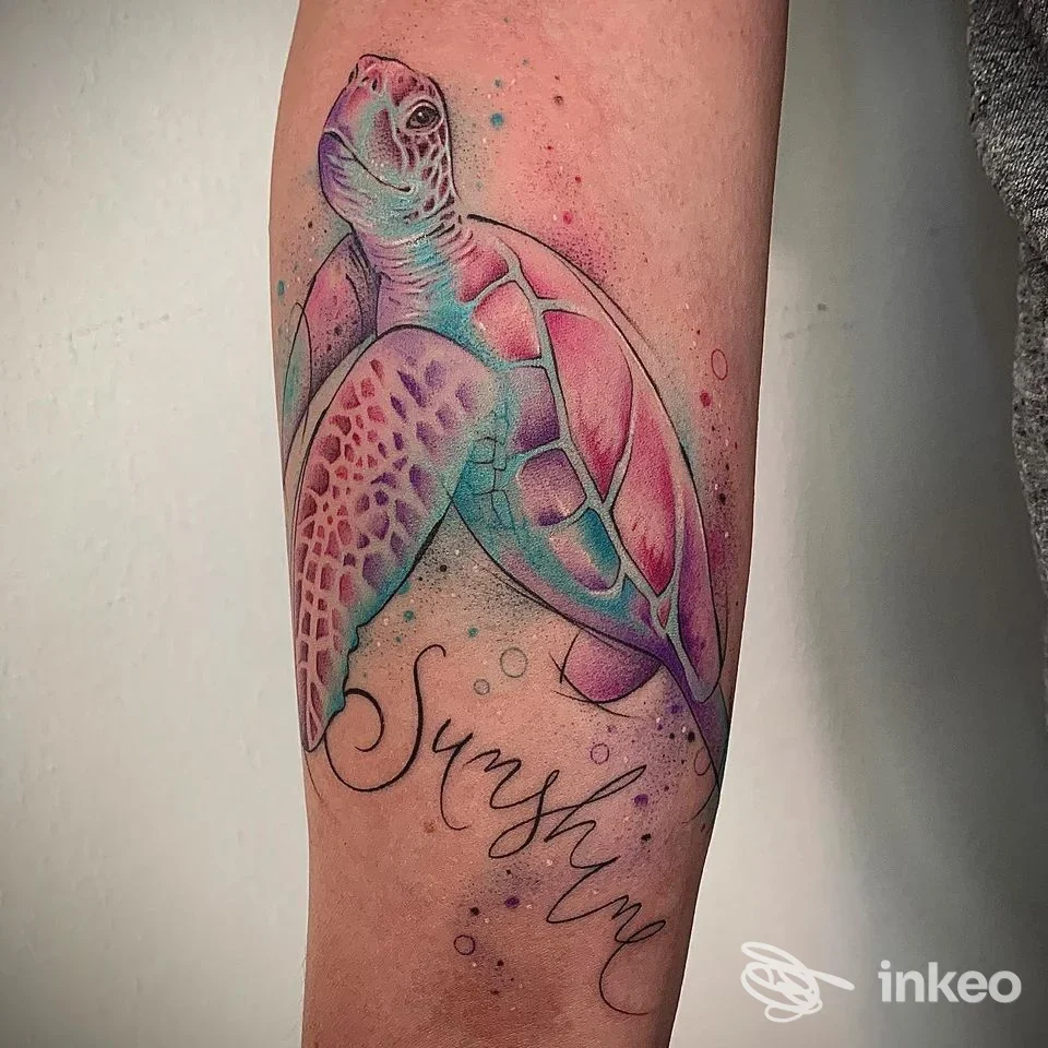 Tatuaggio tartaruga colorata sull'avambraccio, Tattoo Space Studio, Meldola.
