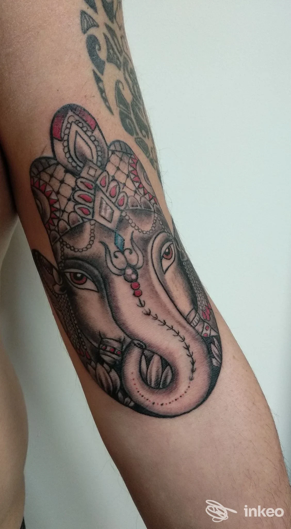 Tatuaggio testa di elefante ornamentale sull'avambraccio, The Mood Tattoo, Vigolzone.