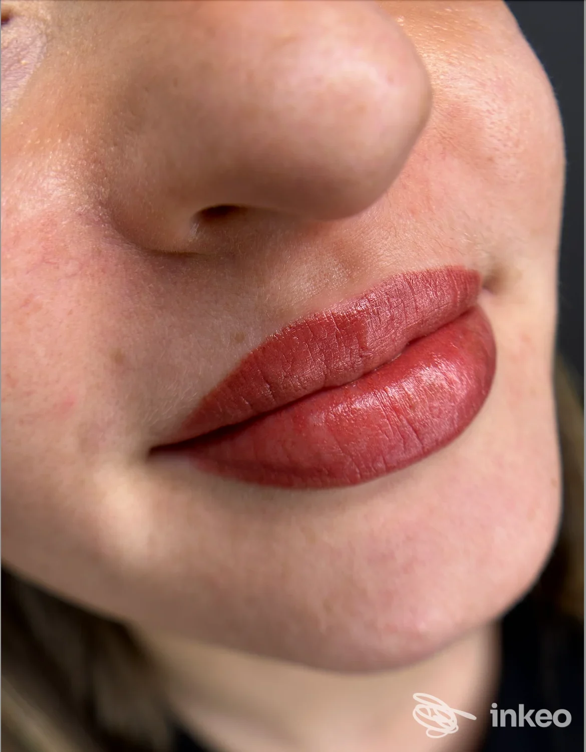Primo piano di labbra con trucco permanente (dermopigmentazione) realizzato dallo studio Angela Sorressa, Ferrara.