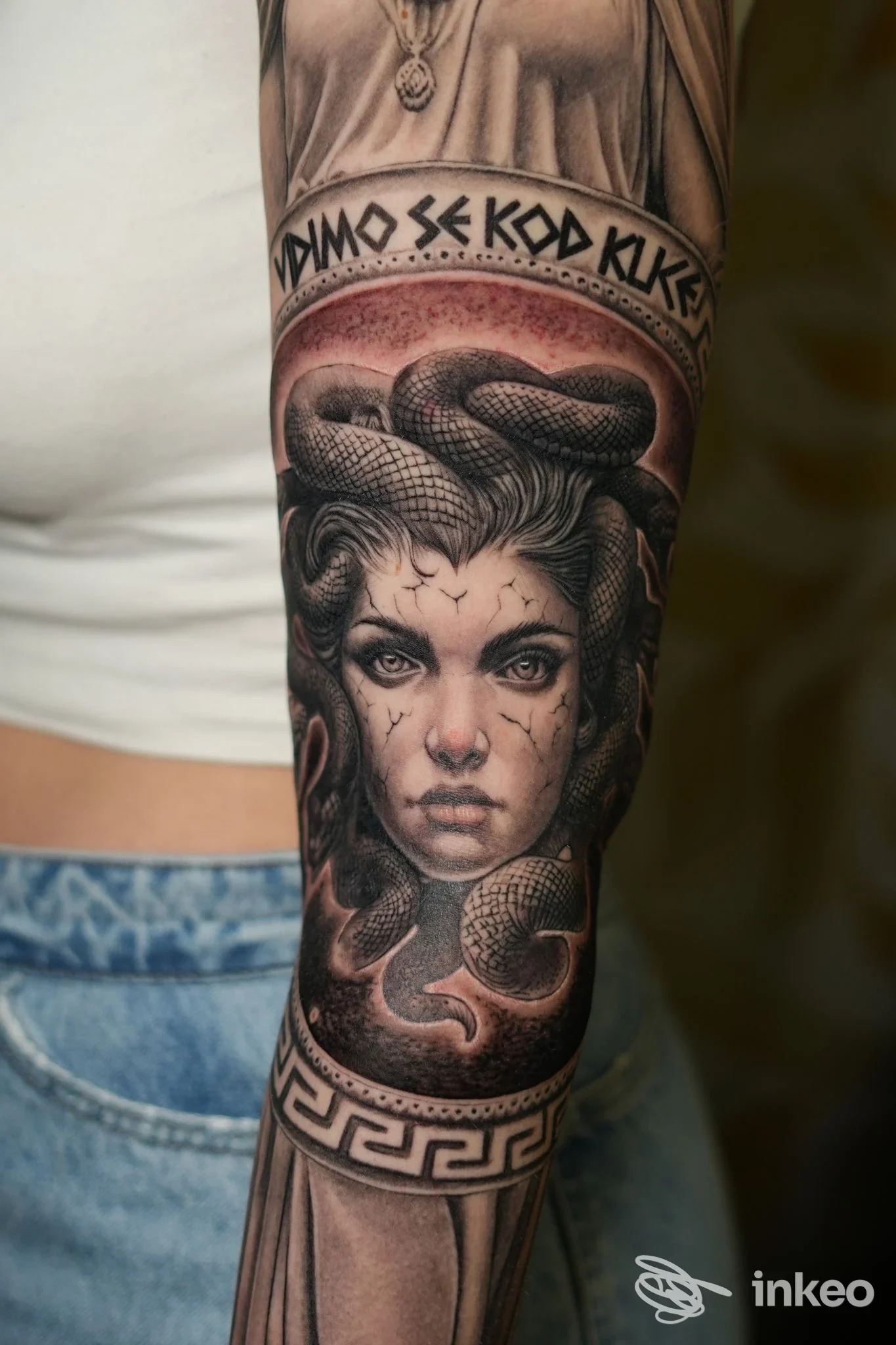 Tatuaggio Medusa realistico su avambraccio, foto inviata da Latin Ink tattoo e piercing, Modena.