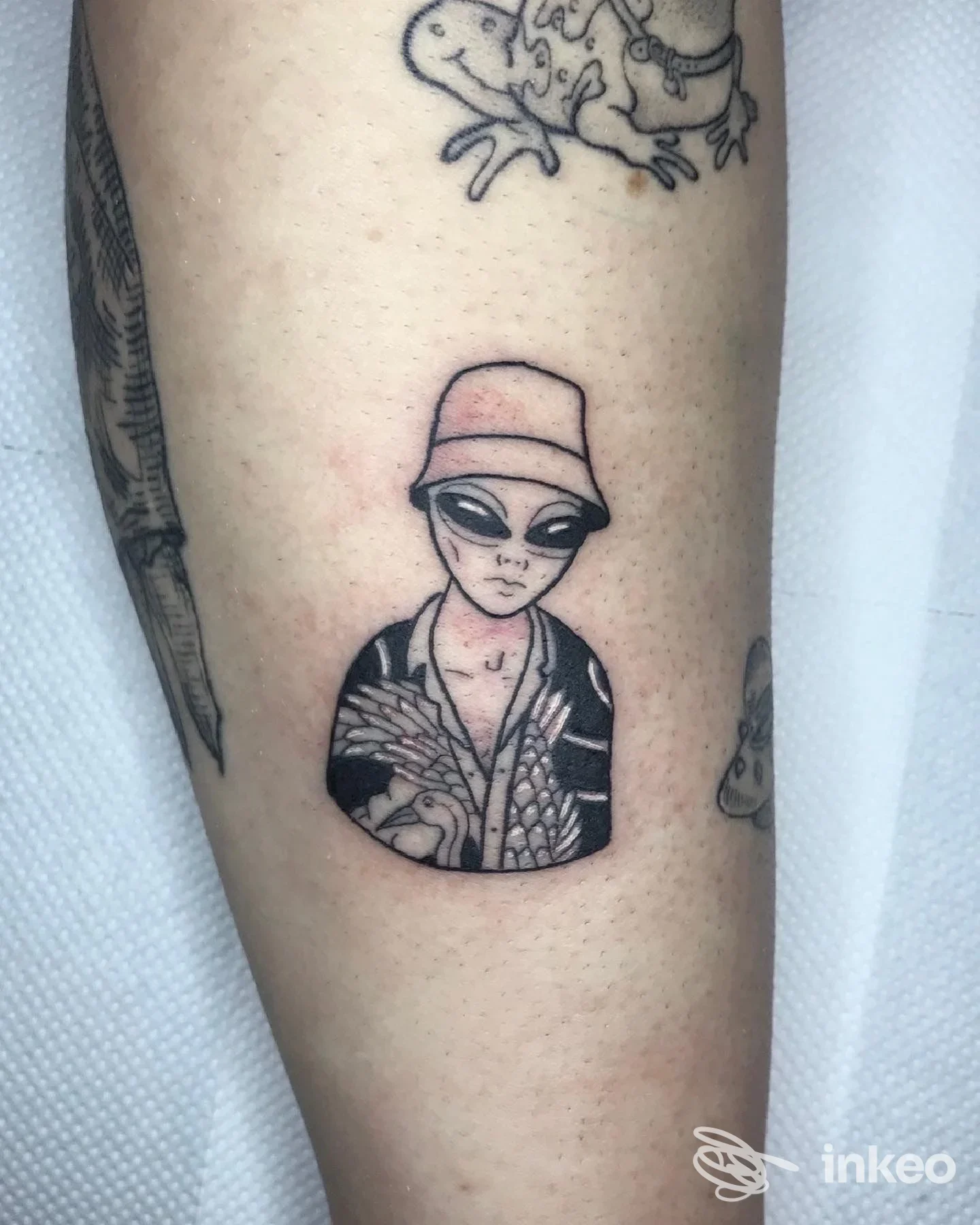 Tatuaggio di un alieno con cappello sull'avambraccio, Another One - Tattoo & Art Studio, Cormons.