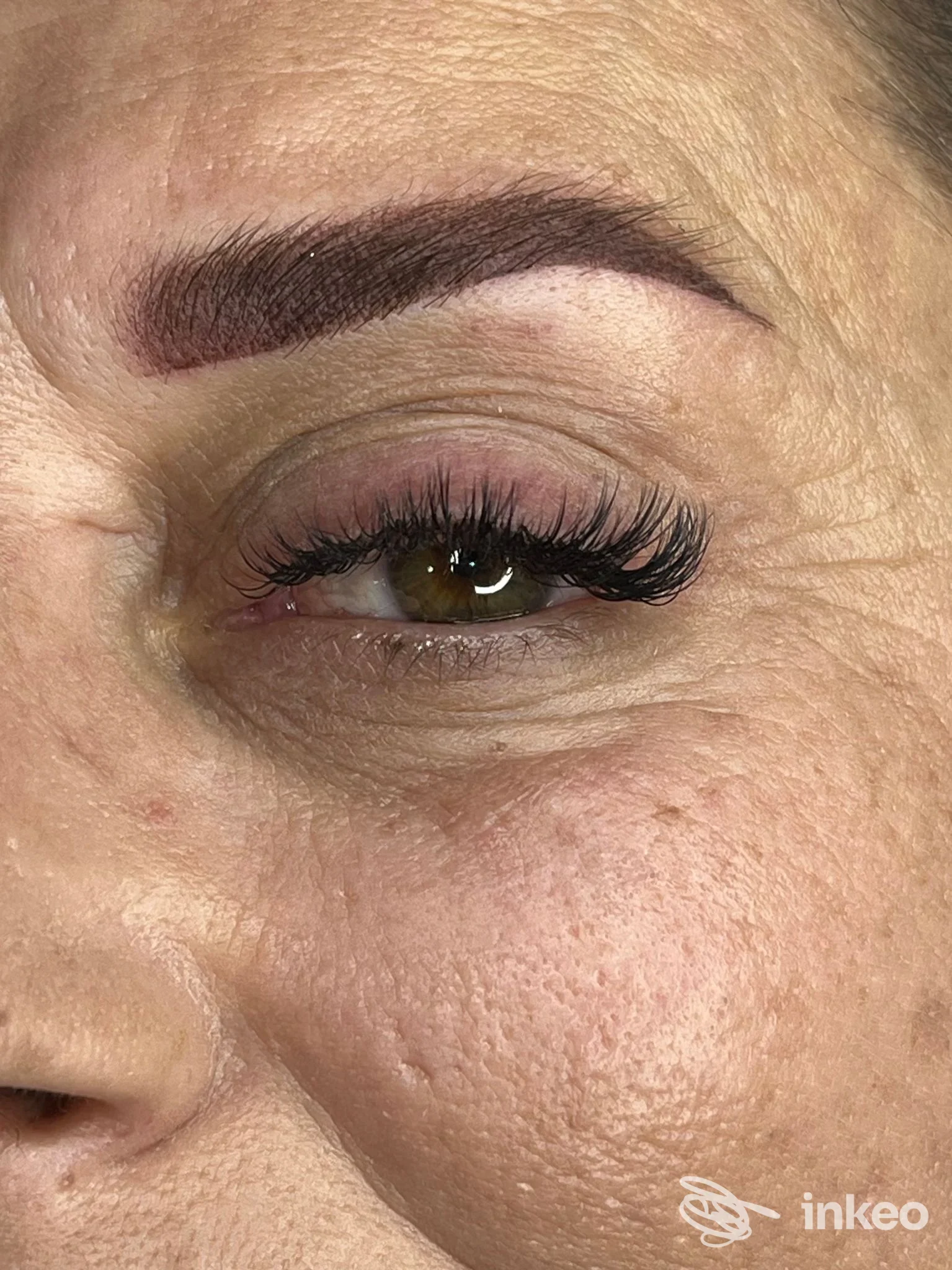 Primo piano di sopracciglio con trucco permanente eseguito da Nataliya Vynnytska PMU a Palmanova.