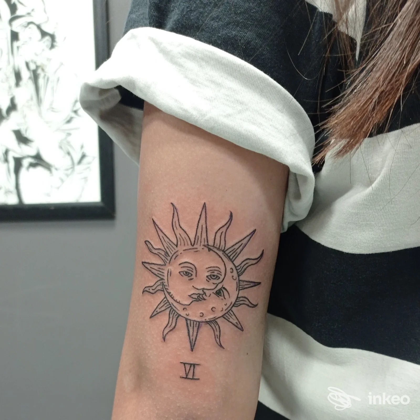 Tatuaggio sole e luna su avambraccio, foto inviata da Stanza 707 Tattoo Studio a Ceprano.