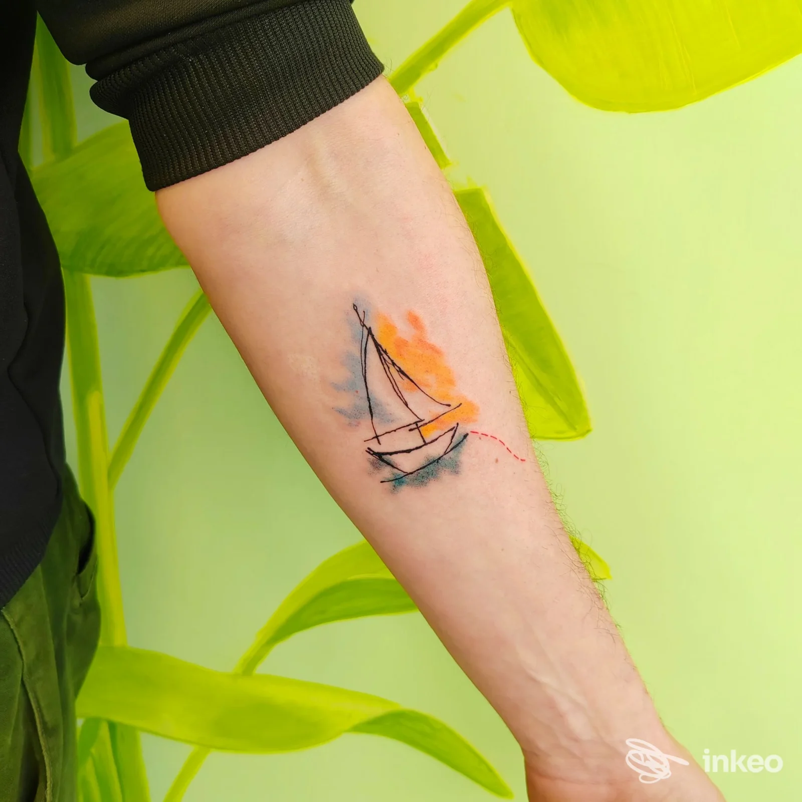 Tatuaggio acquerello di una barca a vela sull'avambraccio, foto inviata da Tattooeasy3 a Roma.