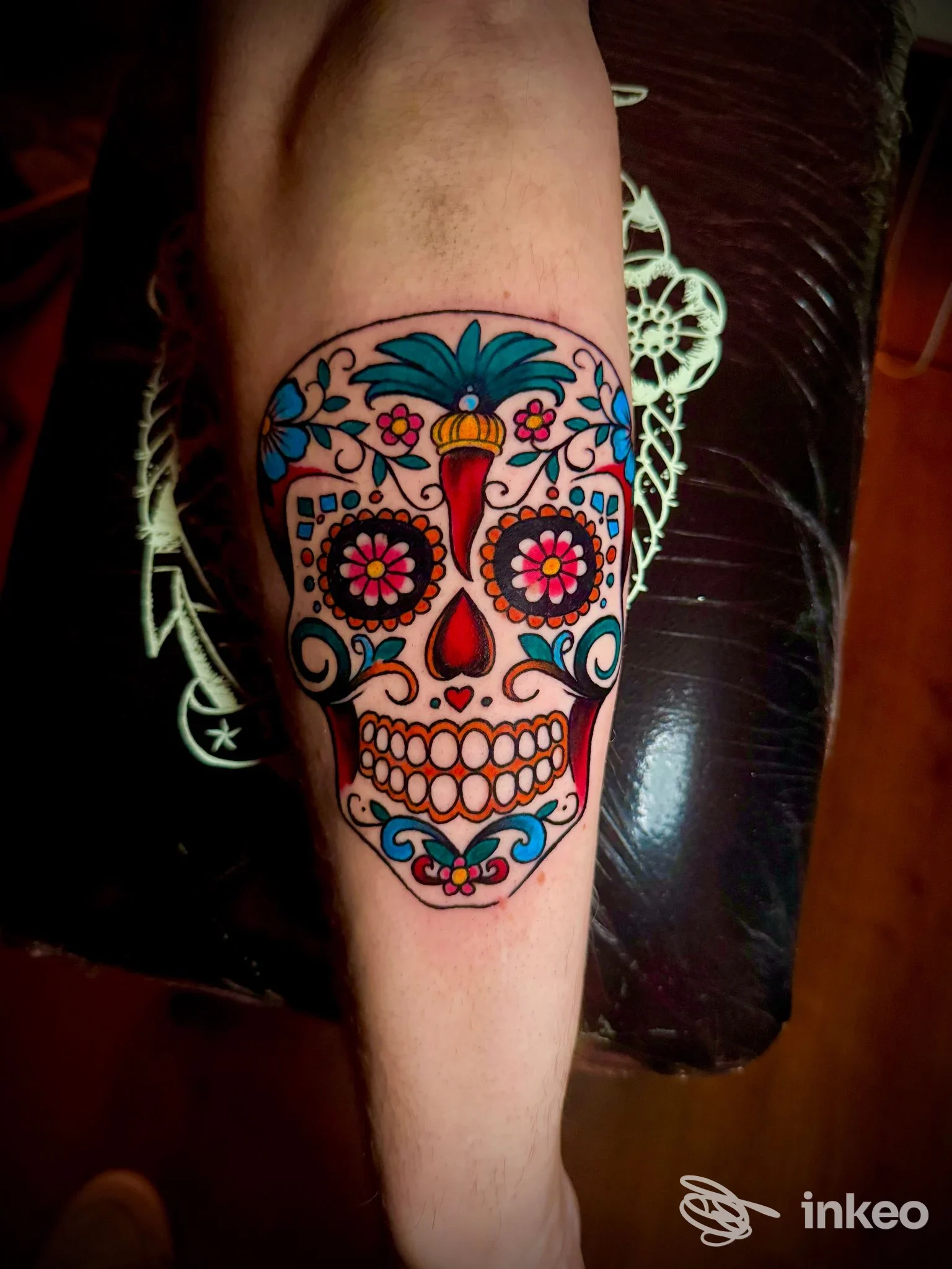 Tatuaggio colorato a forma di sugar skull sull'avambraccio, ThInk Different Tattoo Studio, Pomezia.