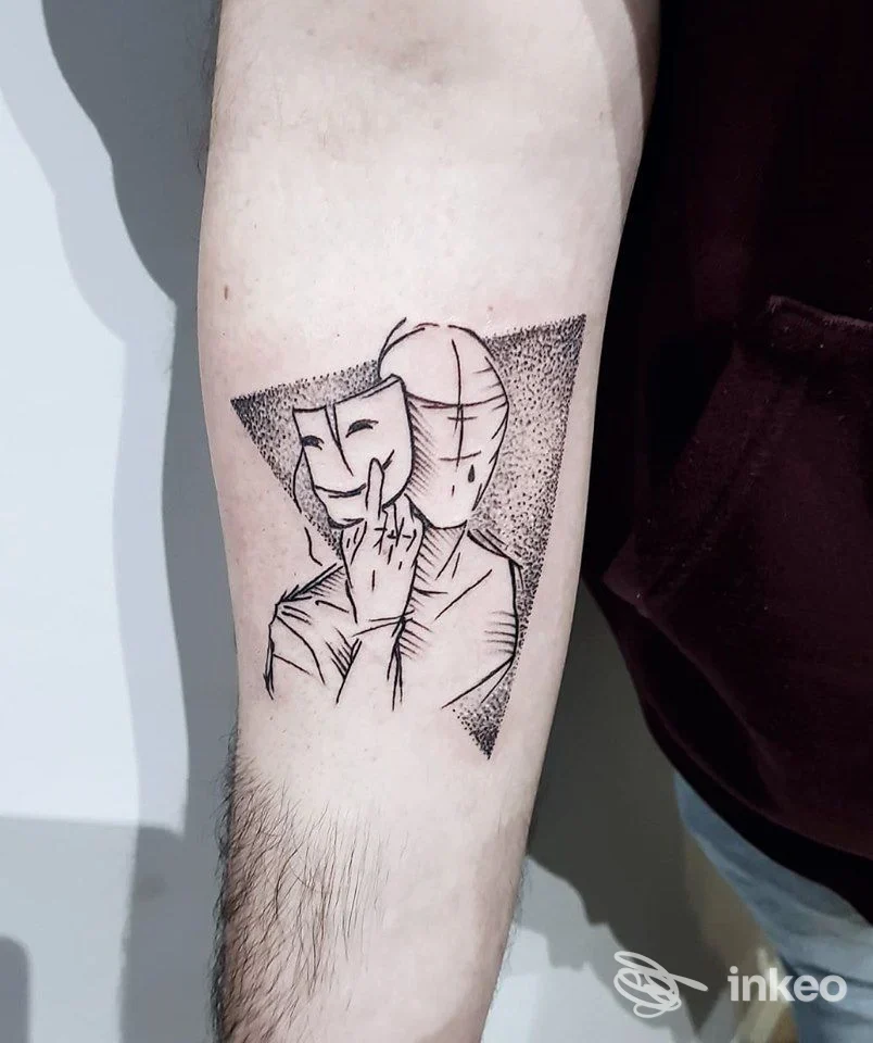 Tatuaggio linework e dotwork su avambraccio con figure stilizzate, scatto fornito da Hope Tattoo Studio a Fiumicino.