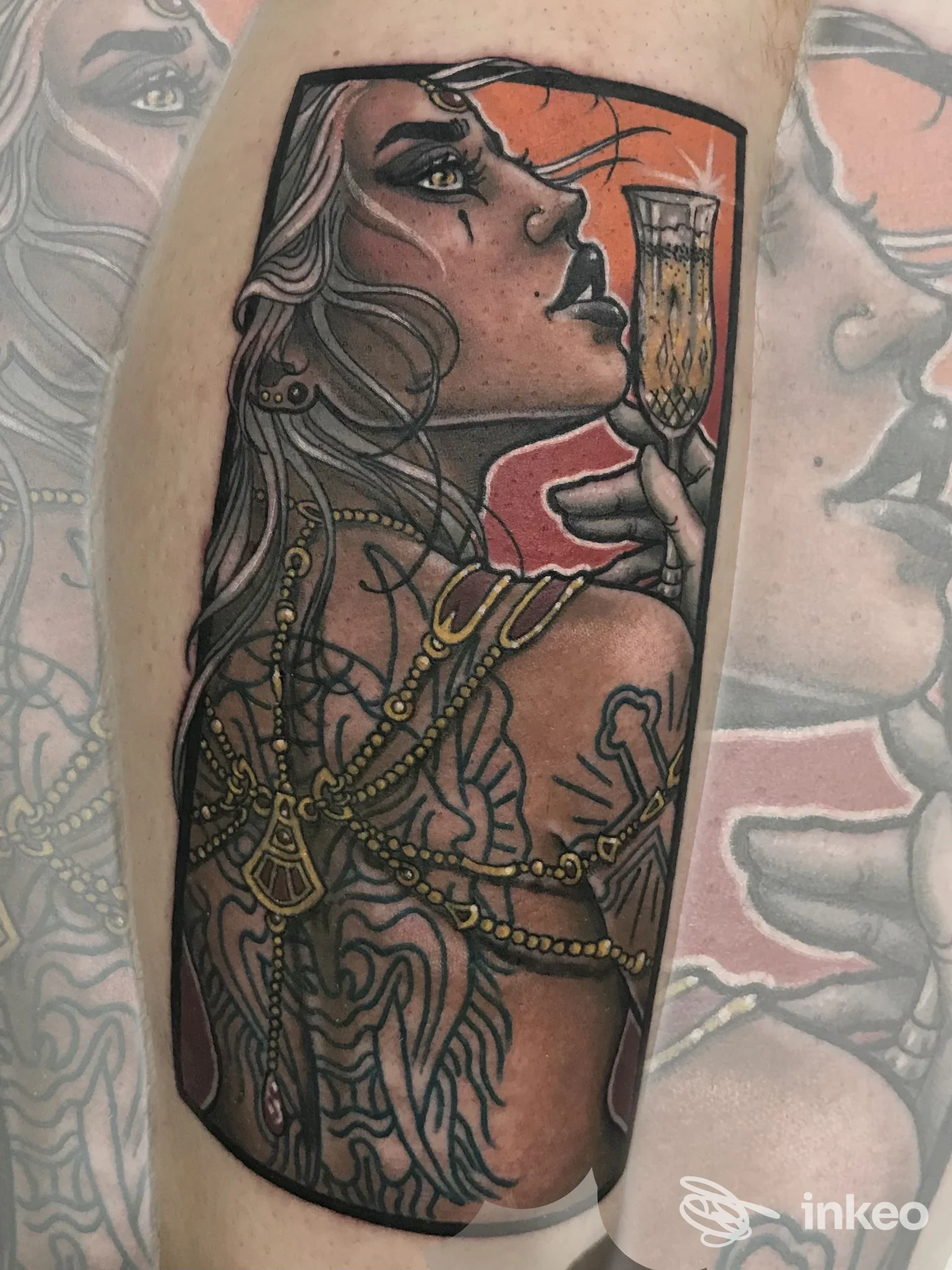 Tatuaggio colorato su braccio con figura femminile di profilo che solleva un calice, realizzato da InkFactory Tattoo Roma, Roma.