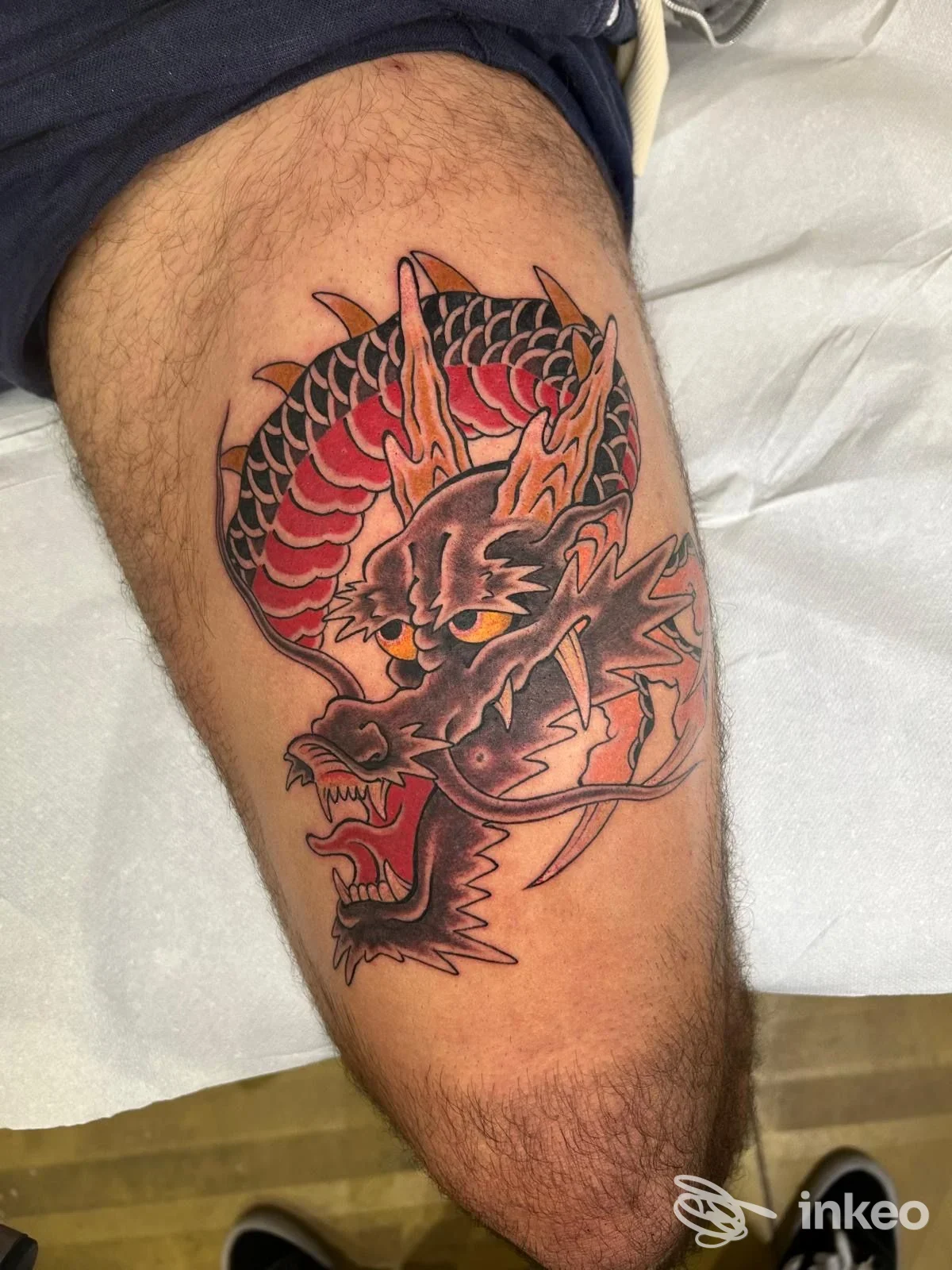 Tatuaggio a tema drago sul lato della coscia, eseguito presso The Bad Church - Tattoo & Piercing, Roma.
