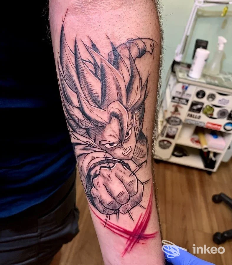 Tatuaggio in stile anime sull'avambraccio eseguito presso Evil Machines, Roma, raffigurante un personaggio in primo piano con tratteggio dinamico.
