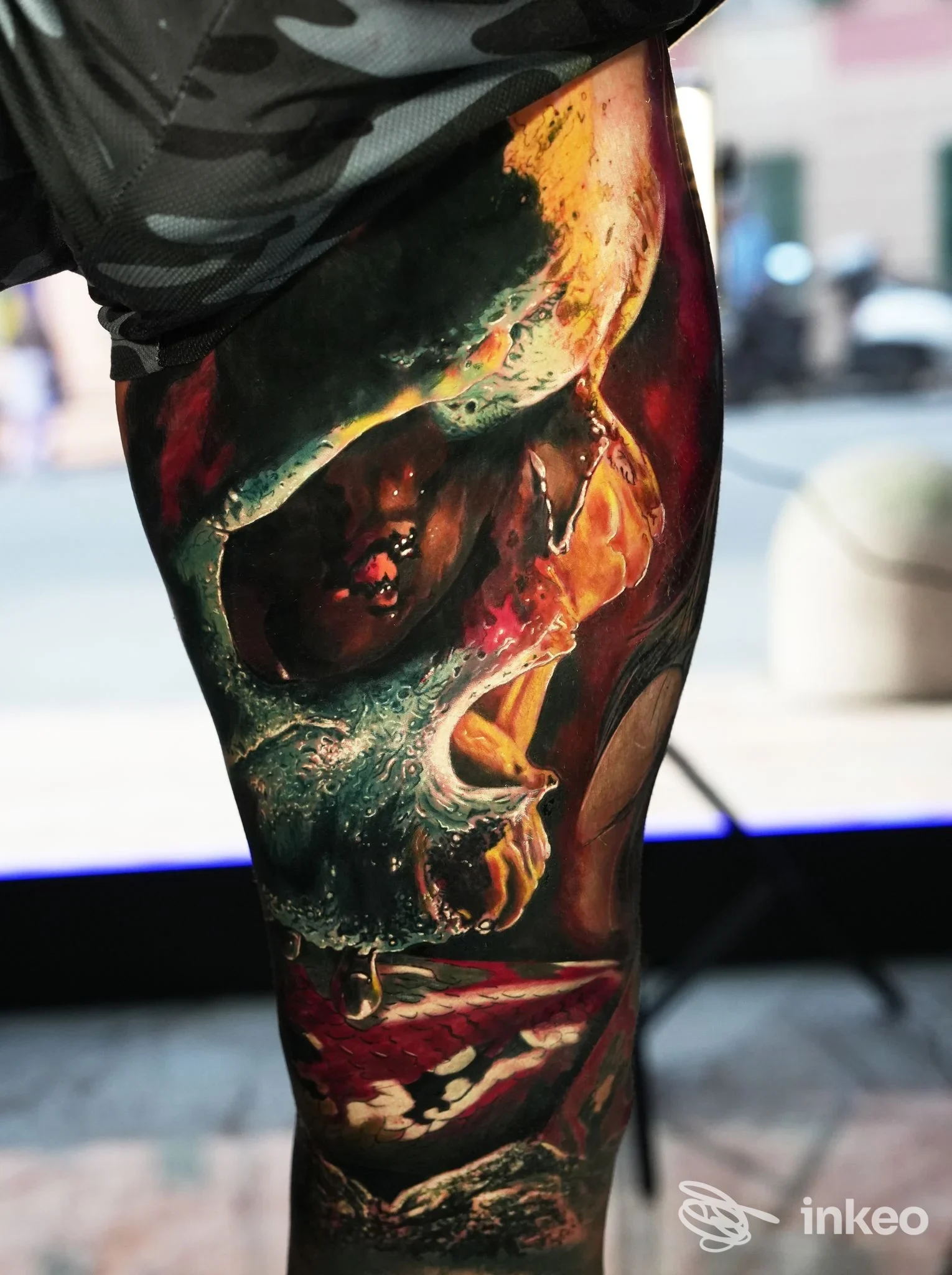 Tatuaggio realistico a colori di un teschio sulla coscia, foto fornita da Eternal Tattoo Studio by Silvano Fiato, Genova.