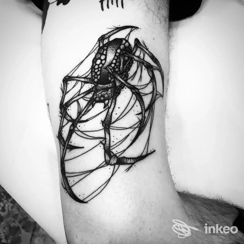 Tatuaggio blackwork e dotwork sull'interno del braccio, realizzato da Freakhouse Tattoo a Genova.