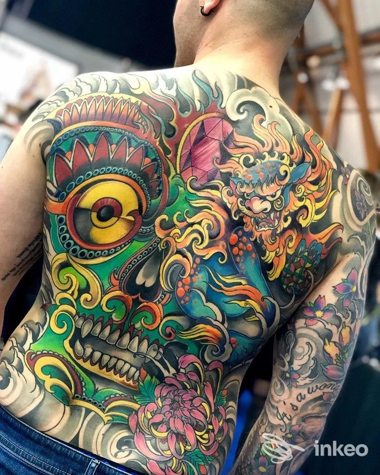 Grande tatuaggio colorato su schiena e braccio di uomo, realizzato da Good Mornink Tattoo Studio a Albisola Superiore.