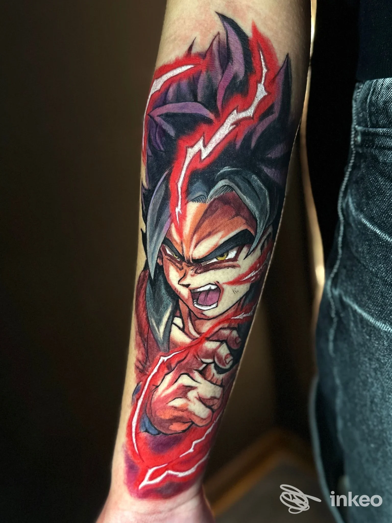 Tatuaggio colorato su avambraccio con personaggio in stile anime, realizzato da La Grande Bellezza Tattoo Gallery, Genova.