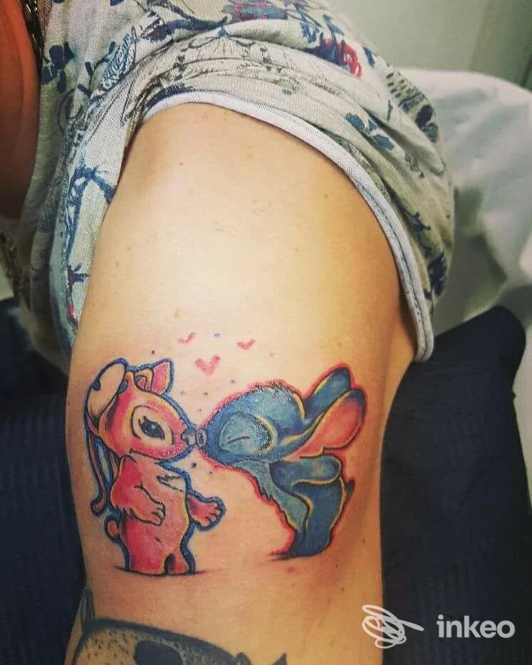 Tatuaggio colorato con due personaggi in stile cartone sul braccio, foto fornita da Sweet Pain Tattoo Santo Stefano di Magra, Santo Stefano di Magra.