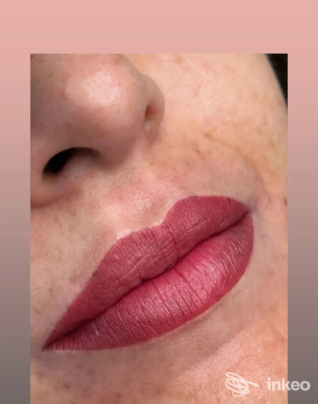Primo piano di dermopigmentazione labiale (lip blush) realizzata da Fabrizia Piras microblading, Sassari.