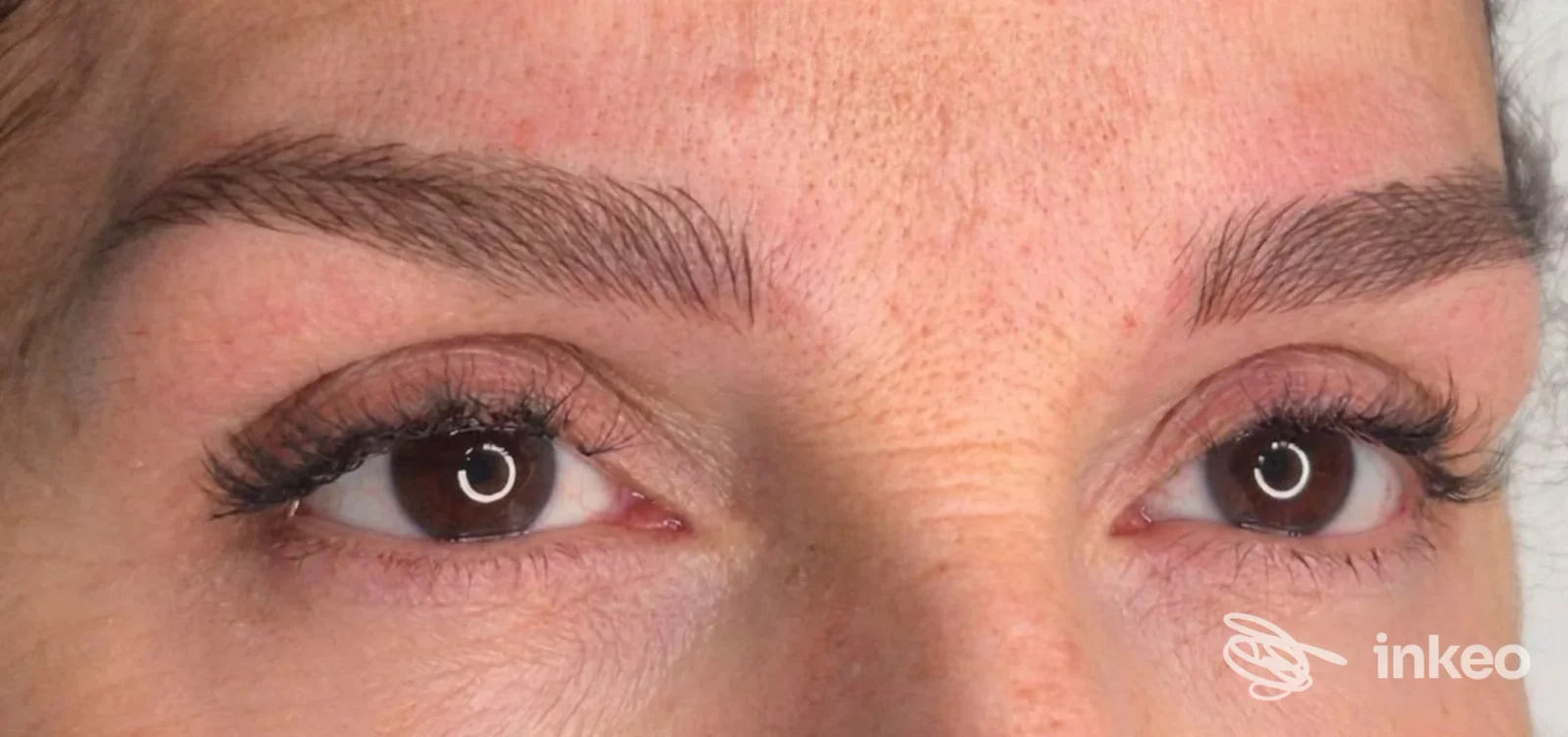 Primo piano di sopracciglia microblading eseguito da Fabrizia Piras microblading, Sassari.