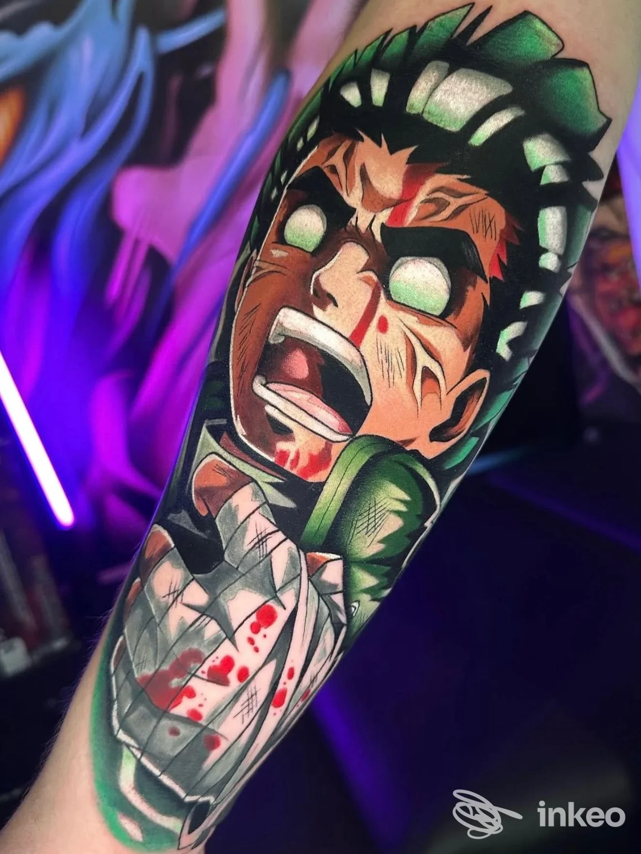 Tatuaggio colorato raffigurante un volto in stile fumetto sull'avambraccio, foto di Infinite Glow Tattoo Studio a Follonica.