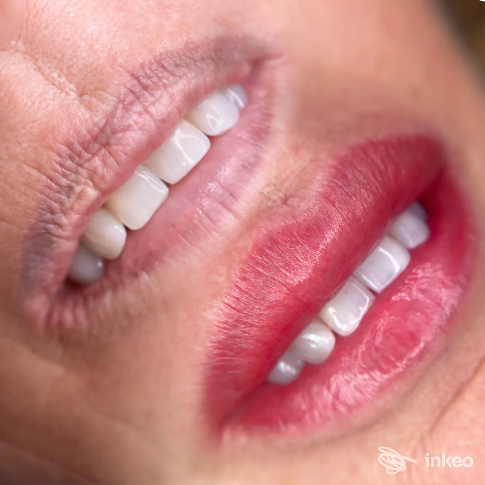 Primo piano di labbra con dermopigmentazione estetica, lavoro di Verena Insam - Permanent Make Up a Santa Cristina Valgardena.