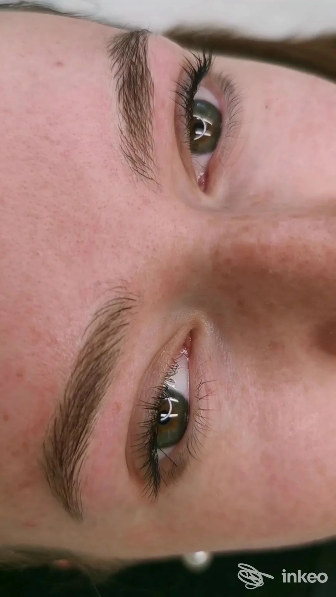 Primo piano di sopracciglia con trucco permanente eseguito da Verena Insam - Permanent Make Up a Santa Cristina Valgardena.