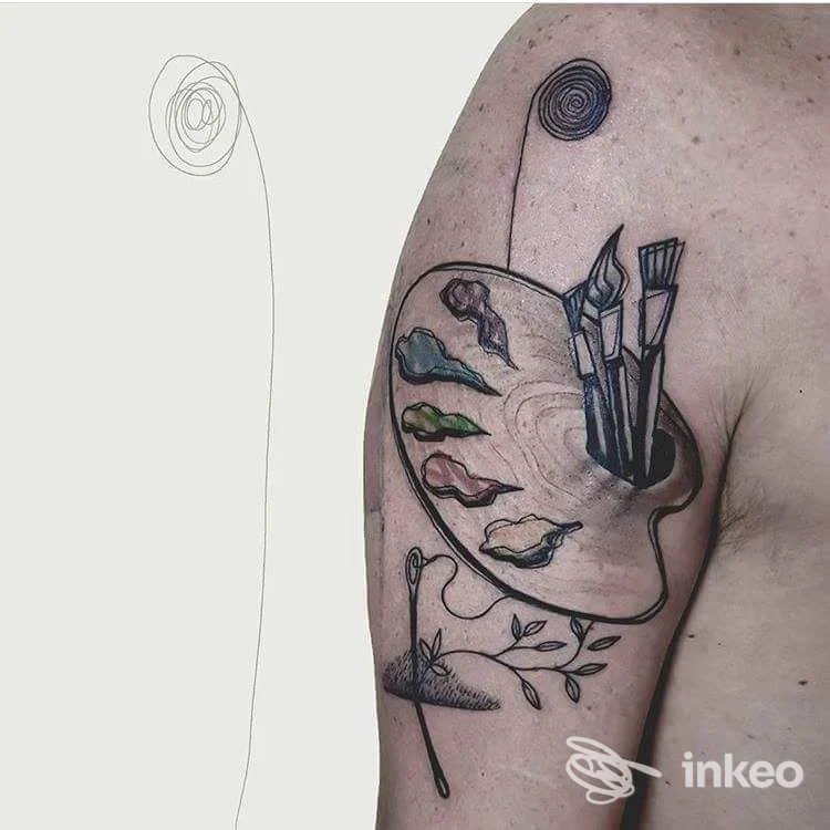 Tatuaggio a palette e pennelli sul braccio superiore, foto dal lavoro di Kosta Dorika Tattoo ad Ancona.