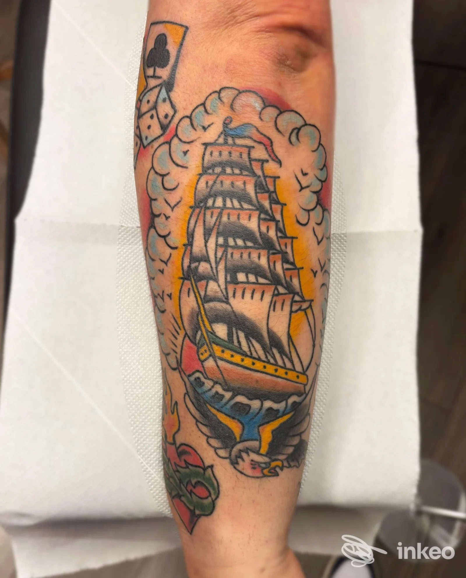 Tatuaggio tradizionale di nave a vele sull'avambraccio, foto inviata da Ink City Tattoo SBT a San Benedetto del Tronto.