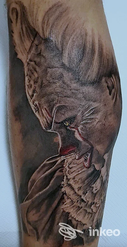 Tatuaggio realistico di un volto di clown sull'avambraccio, immagine inviata da Tatuaggi SPUNKTATTOO di Enrico Ferracuti, Civitanova Marche.