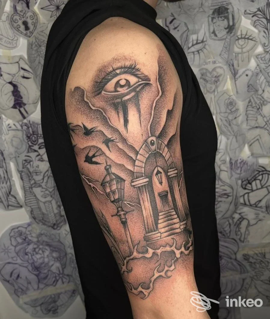 Tatuaggio mezza manica in bianco e nero realizzato da Black Point Tattoo a Termoli sul braccio superiore, con occhio e portale architettonico.