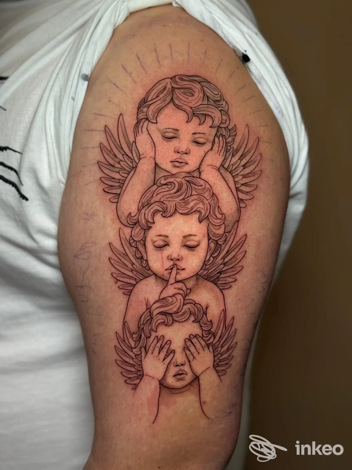Tatuaggio sul braccio con tre angioletti in linework, realizzato da INK FOR LIFE Tattoo & Piercing Studio a Torino.
