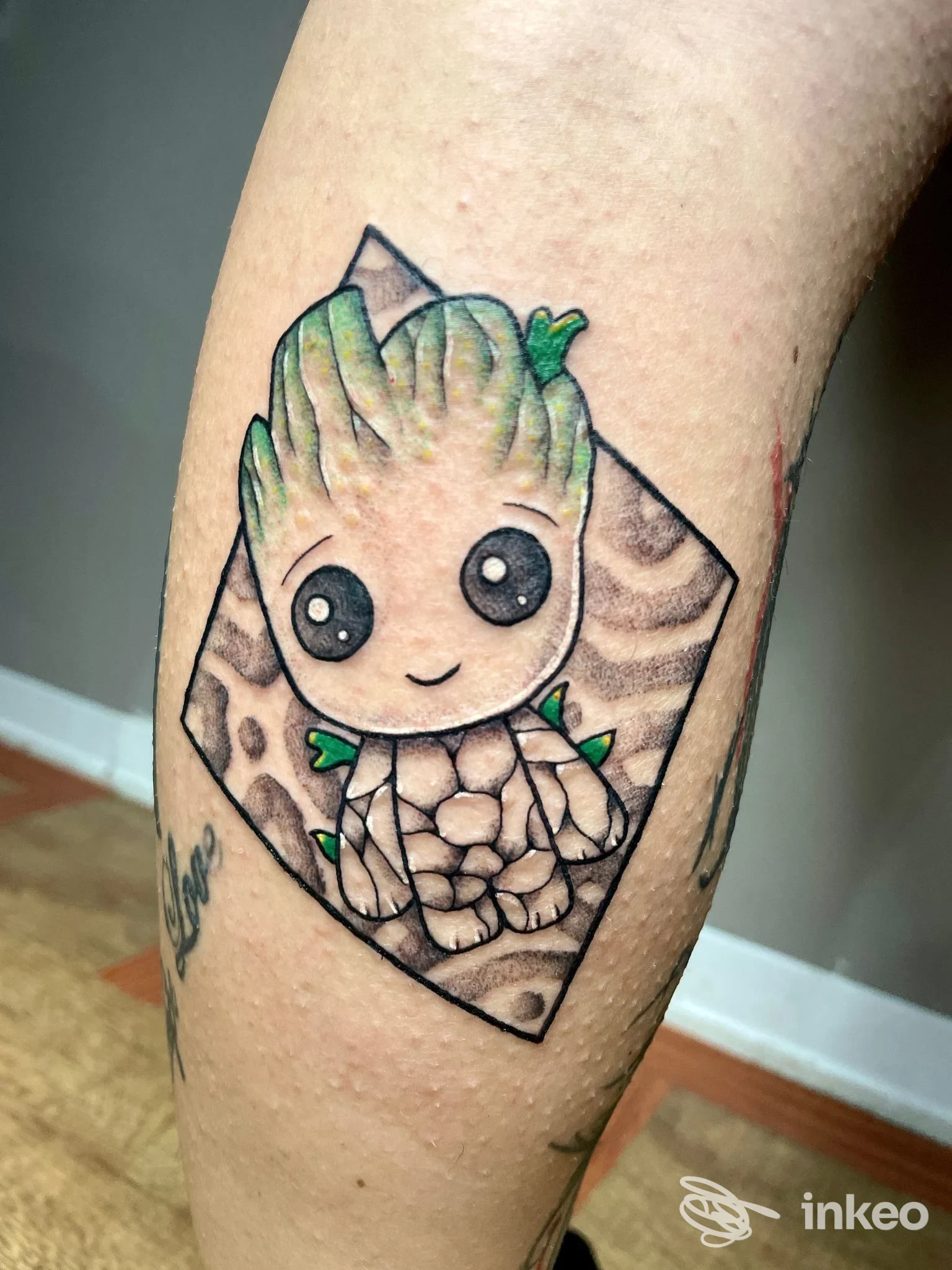Tatuaggio di personaggio stilizzato sul lato interno dell'avambraccio, OTTANT8 studio tattoo, Alessandria.