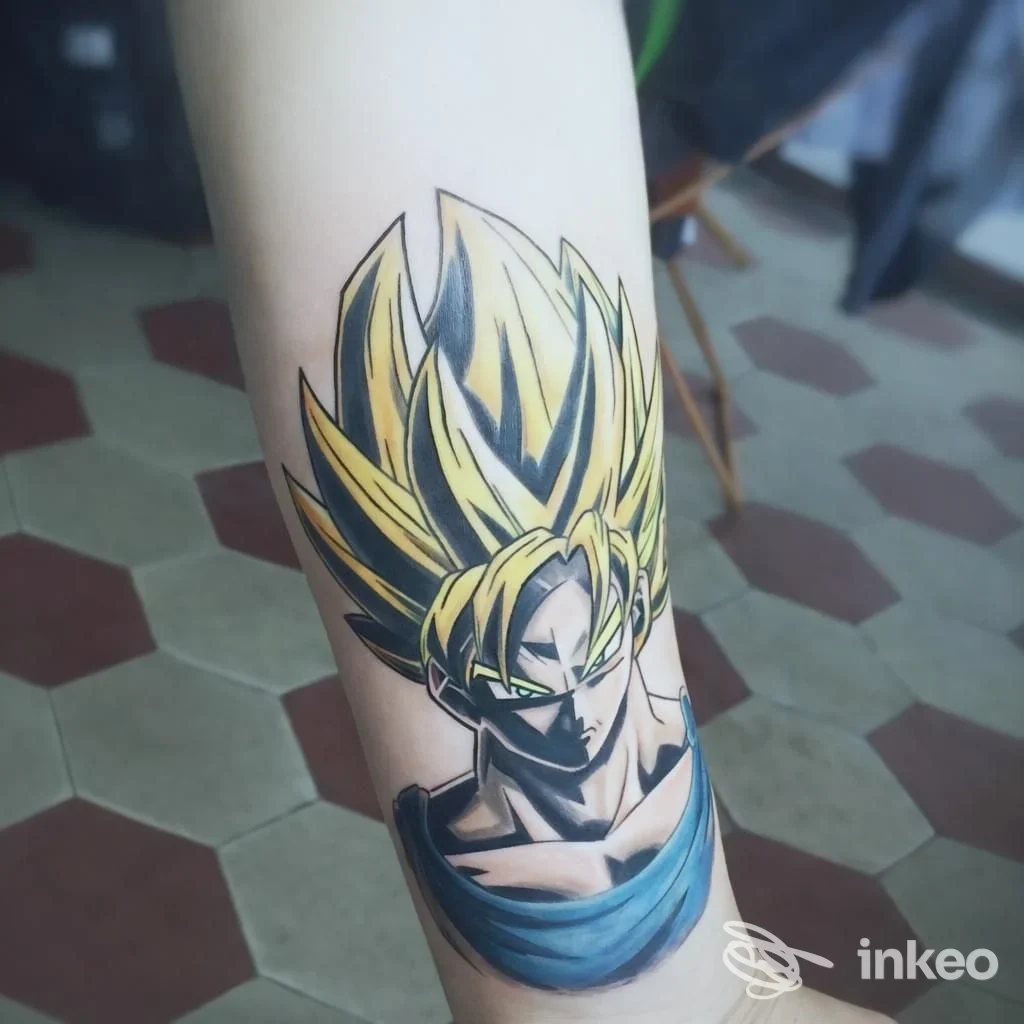 Grande tatuaggio di personaggio anime Super Saiyan sull'avambraccio eseguito da Saretta Tattoo & Murales a Cuorgnè.