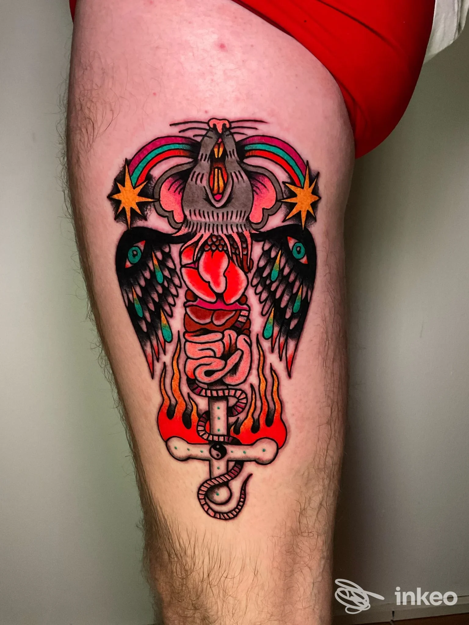 Tatuaggio colorato e dettagliato sulla coscia fotografato per Spot - Graffiti Tattoo Shop, Torino.