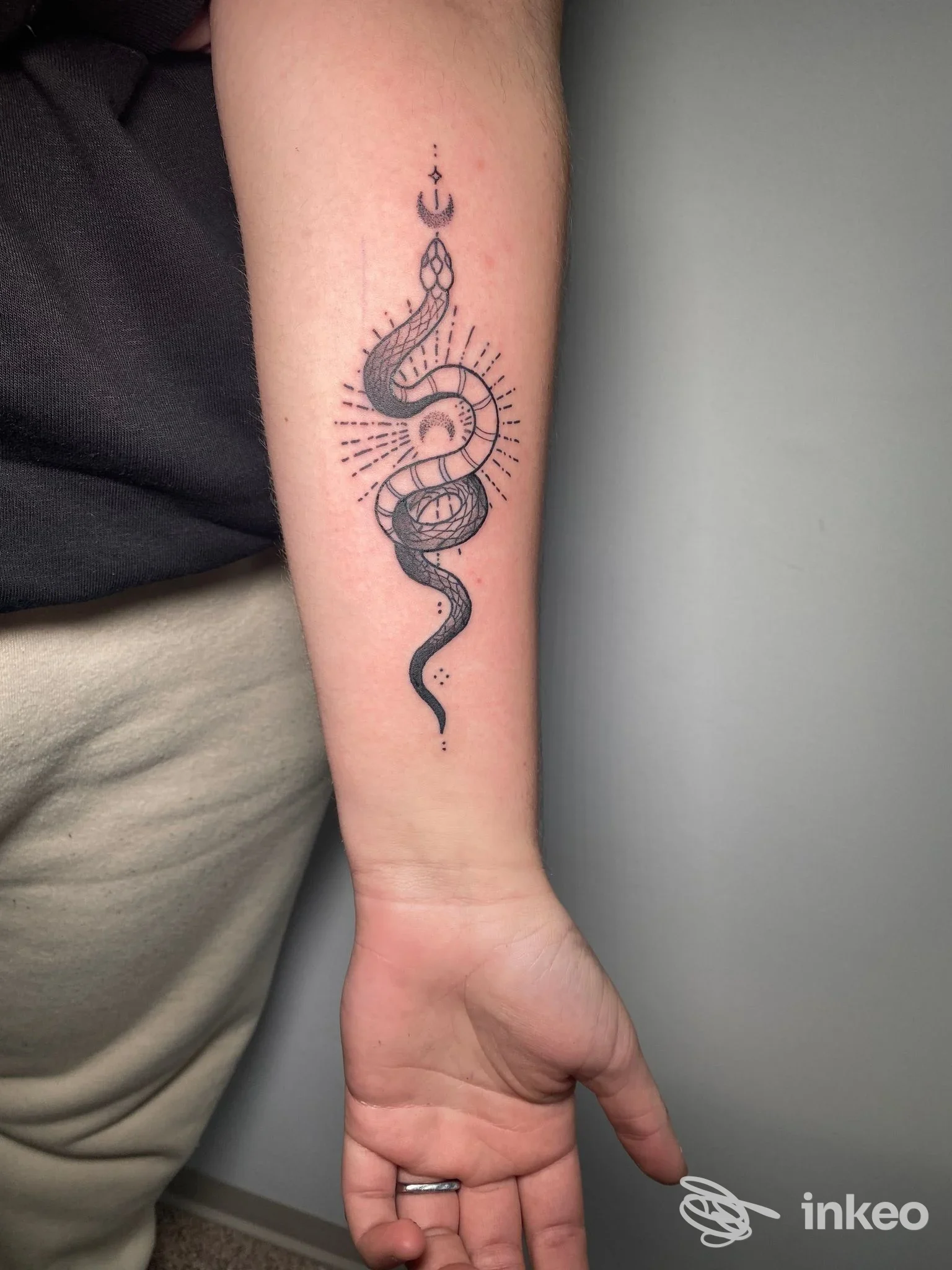 Tatuaggio a forma di serpente sull'avambraccio realizzato da Union Art Tattoo a Borgo San Dalmazzo.