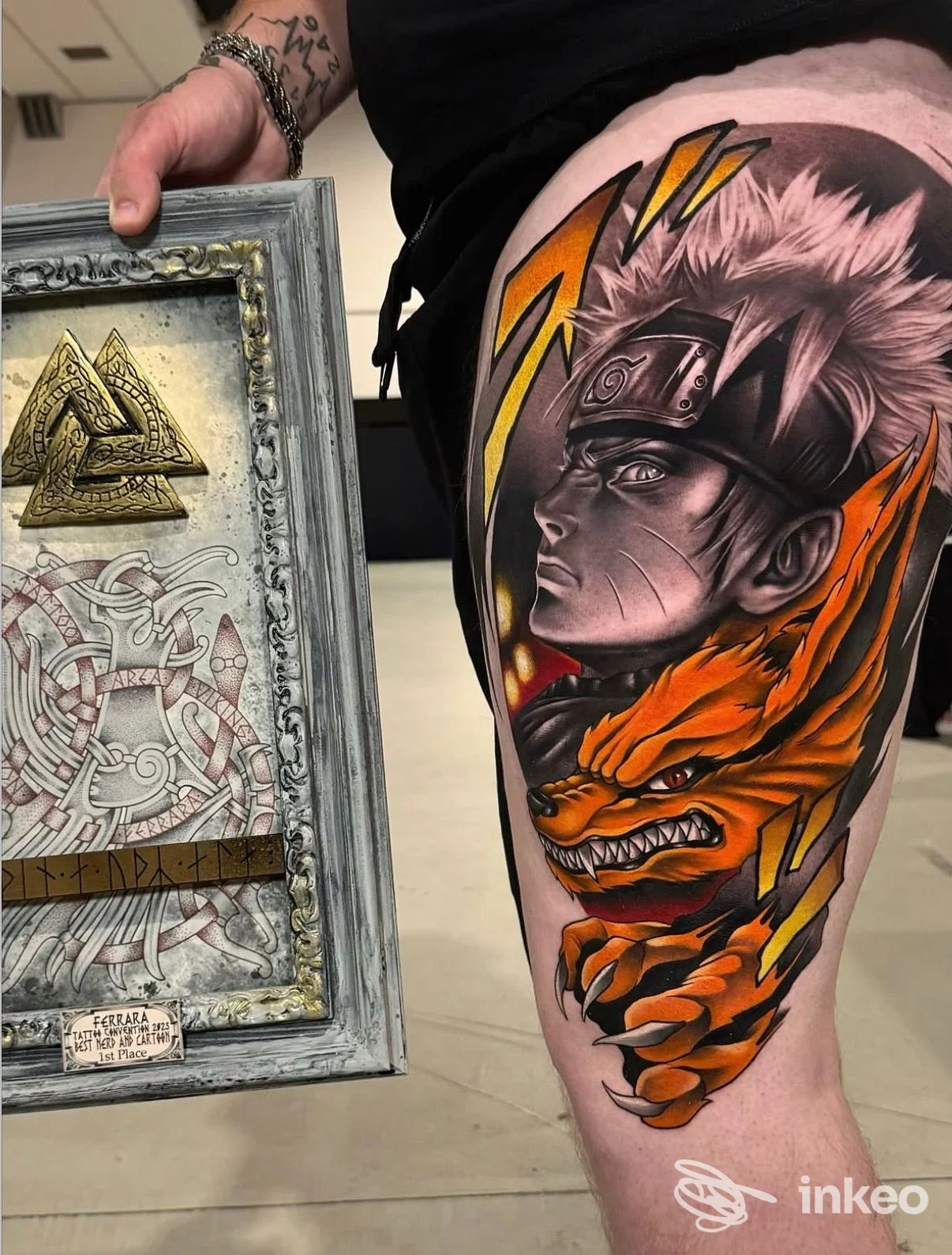Grande tatuaggio colorato di un volto e una volpe sulla coscia, fotografato presso Broken Dreams Tattoo a Santhià.