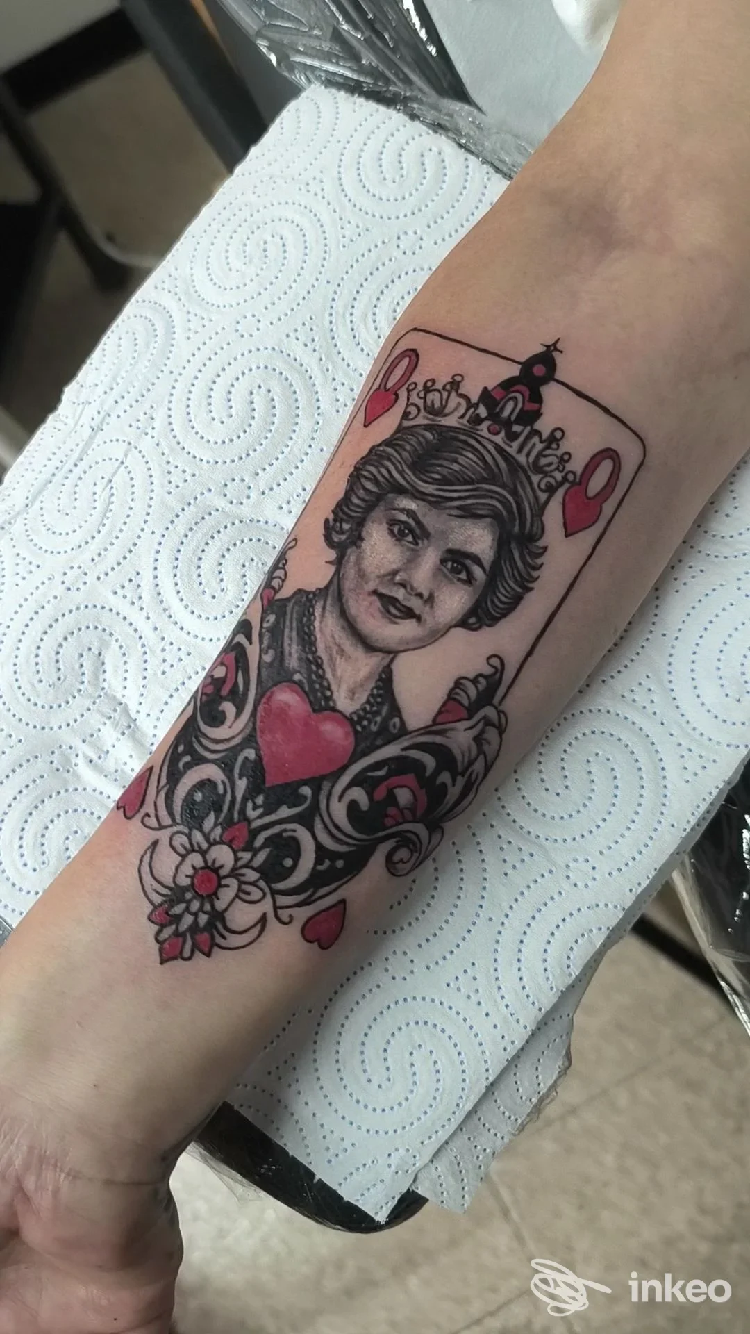Tatuaggio a colori ritratto sull'avambraccio, realizzato da CHOPPER TATTOO di TONYX a Pallanza.