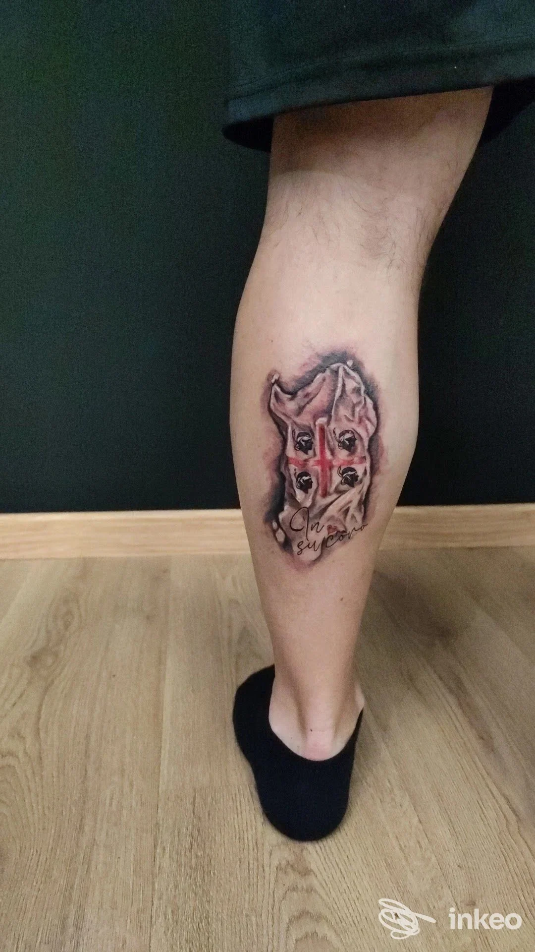 Tatuaggio sul polpaccio realizzato da Love Ink Tattoo a Torino, dettaglio della resa cromatica su pelle.
