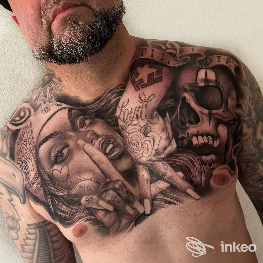 Ampio tatuaggio black & grey sul petto con volto femminile e teschio, foto fornita da Macko Tattoo Shops, Novara.