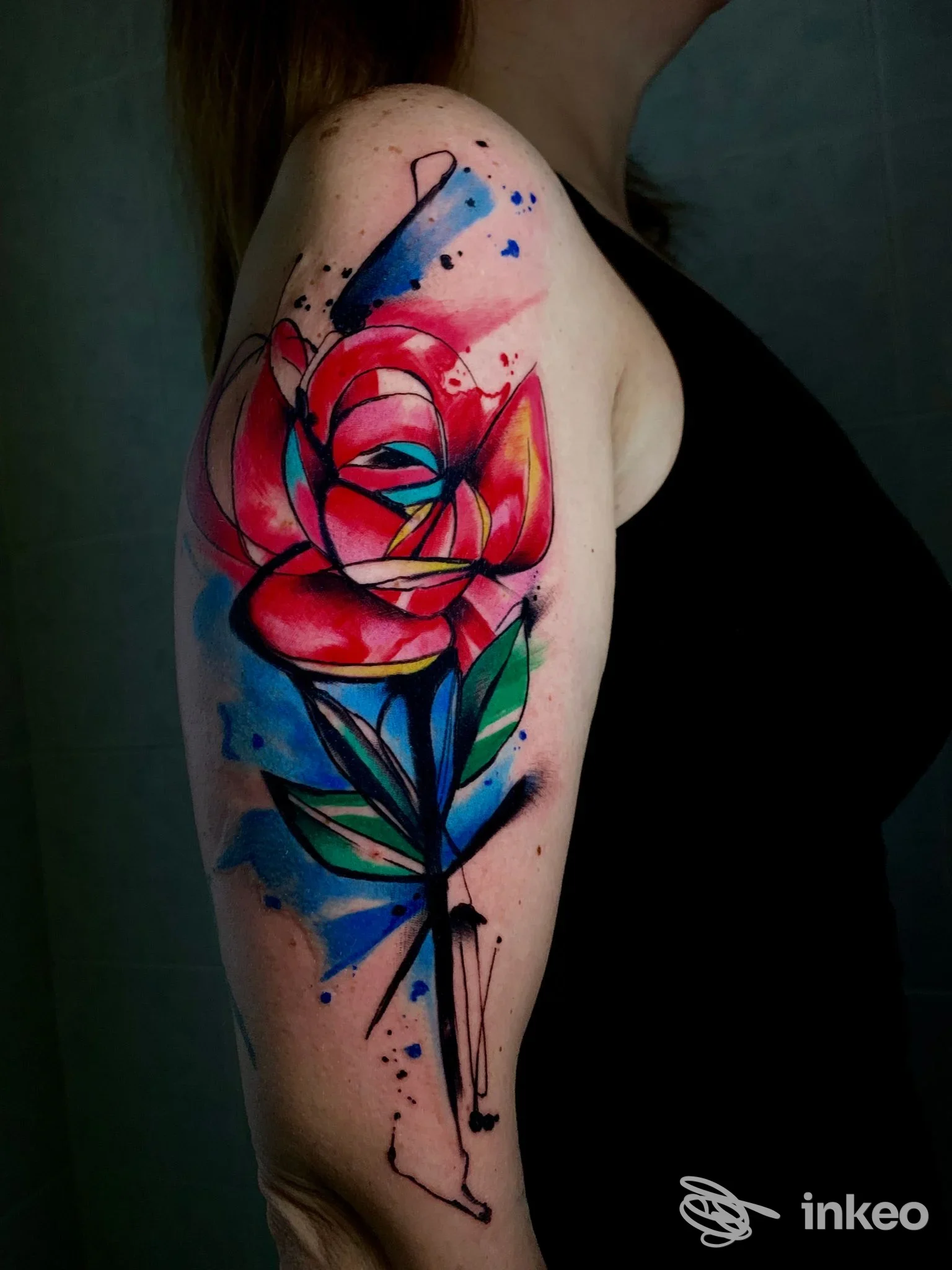 Tatuaggio floreale colorato sul braccio realizzato da 3 Tattoo Studio, San Severo.