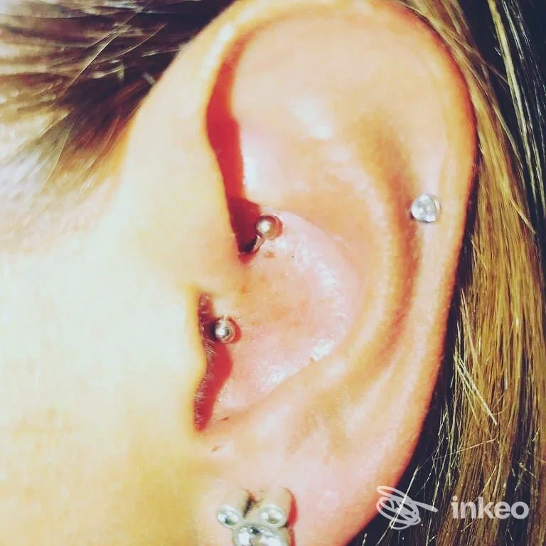 Piercing multipli sull'orecchio con anellini e gioielli, Ganeshtattoo&Piercing, Taviano