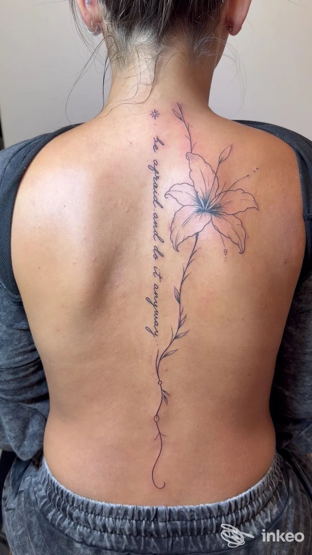 Tatuaggio floreale lungo la colonna vertebrale su schiena femminile, GM TATTOO & PIERCING, Squinzano