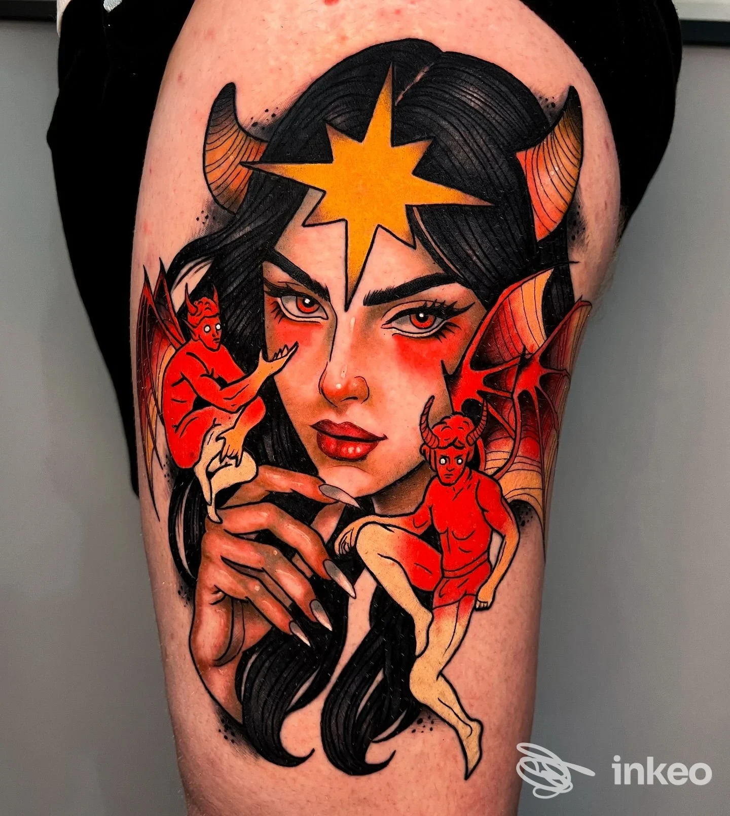 Tatuaggio colorato a tema demoniaco sul braccio superiore, realizzato da Holy Flames Tattoo a Trepuzzi, con forte contrasto rosso-nero-giallo.