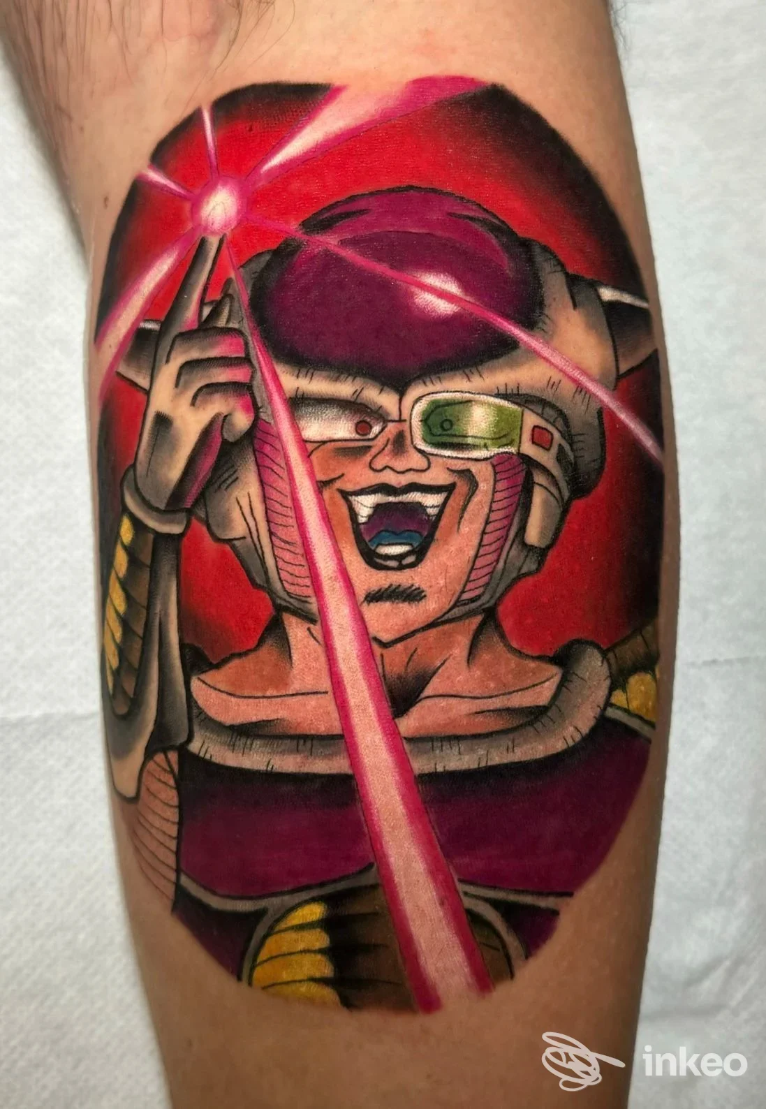Tatuaggio colorato su polpaccio raffigurante un personaggio da fumetto, Tonio Lenoci TATTOO shop, Martina Franca.