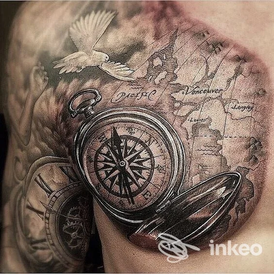 Tatuaggio realistico a bussola e mappa sul petto e spalla, Work Hard Barber Shop And Tattoo, Casarano.