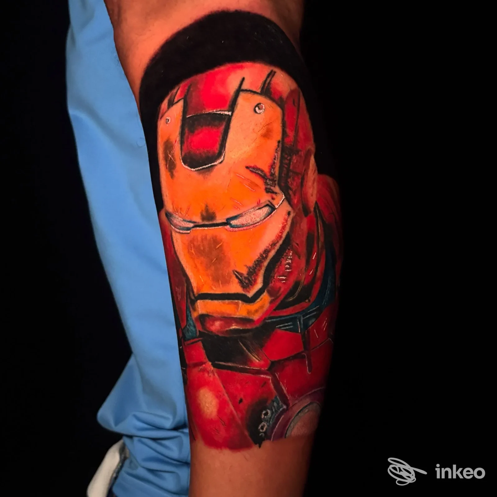 Tatuaggio colorato del casco di Iron Man sull'avambraccio, foto fornita da Ginevra Tattoo Ink, Sassari.