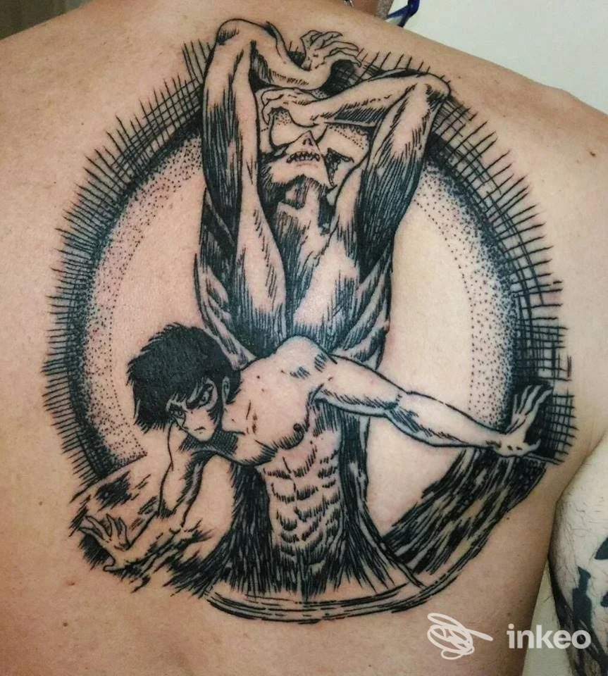 Ampio tatuaggio in bianco e nero sulla parte alta della schiena, PATHOS TATTOO, Quartu Sant'Elena.